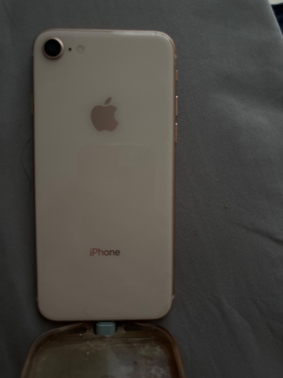 iPhone8（スマホ）の商品画像 - 査定依頼日：2025年10月14日 - 最高査定価格：10,000円