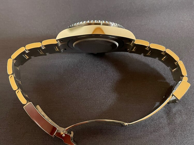 ロレックス GMTマスター （高級時計）の商品画像 - 査定依頼日：2025年4月29日 - 最高査定価格：2,390,000円