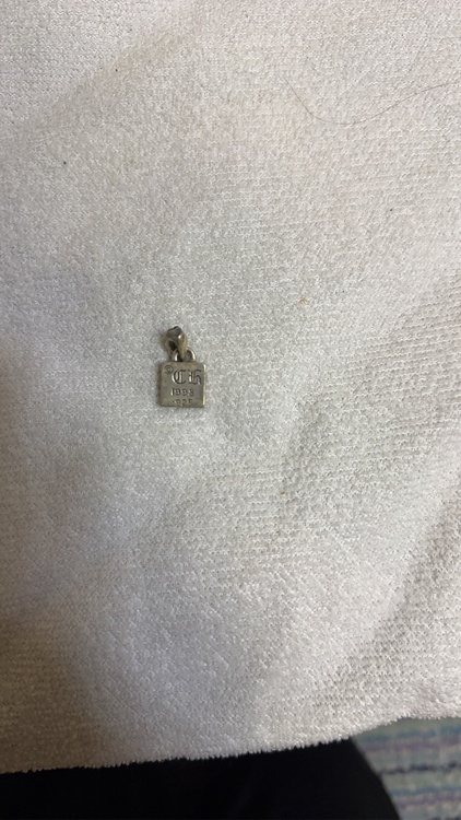 フレームドCHクロスチャーム（古着・ファッション）の商品画像 - 査定依頼日：2026年3月23日 - 最高査定価格：104,000円