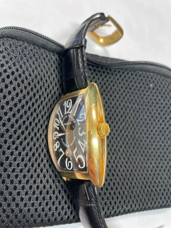 フランクミュラー トノウカーベックス 8880s（高級時計）の商品画像 - 査定依頼日：2025年3月6日 - 最高査定価格：100,000円