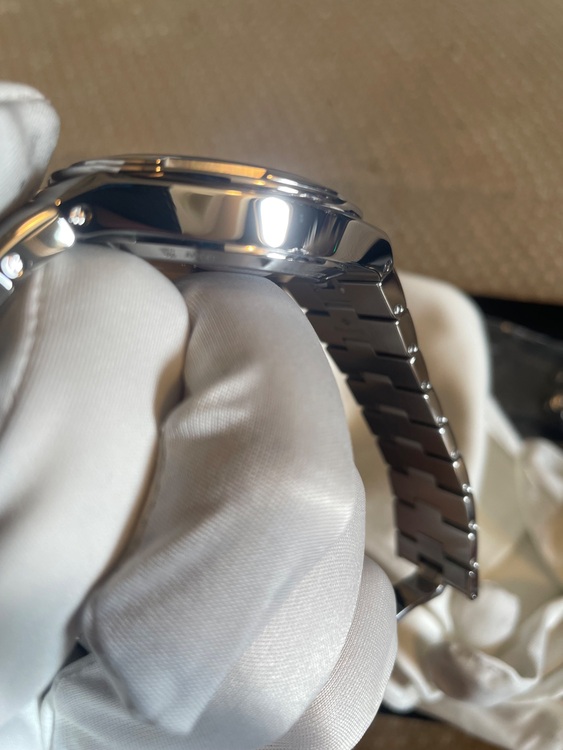 ヴァシュロン コンスタンタン オーヴァーシーズ 4500V/110A-b12（高級時計）の商品画像 - 査定依頼日：2025年9月19日 - 最高査定価格：3,350,000円