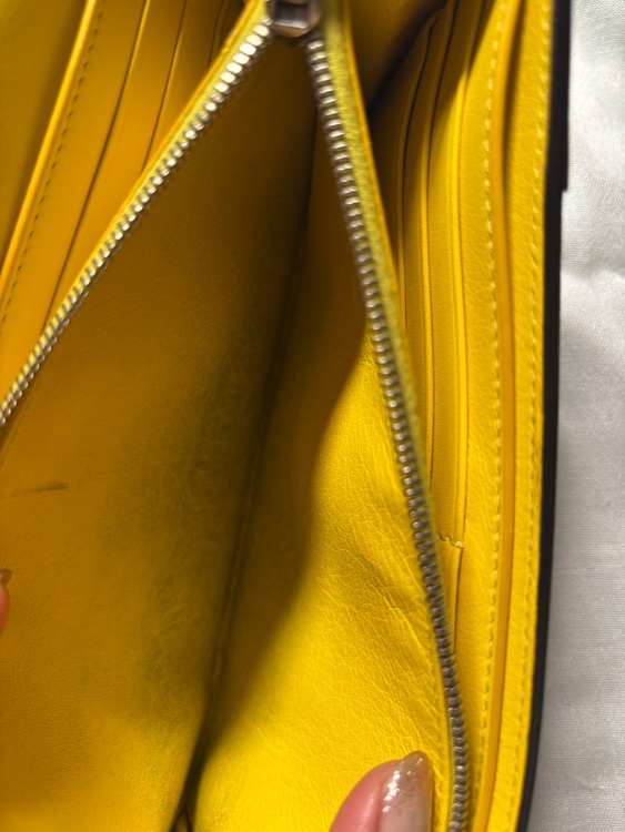 長財布（ブランド財布・小物）の商品画像 - 査定依頼日：2025年12月17日 - 最高査定価格：3,000円