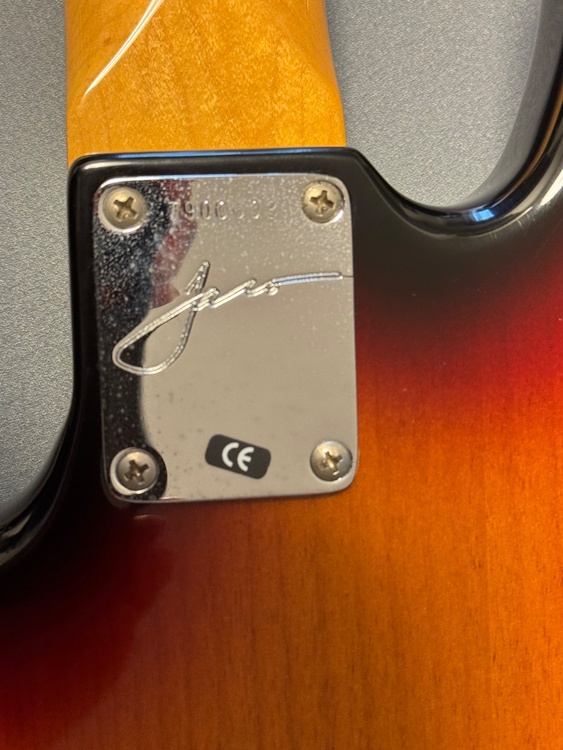 Fender Jaco Pastorius Jazz Bass Fletless（ピアノ・楽器・PA機材）の商品画像 - 査定依頼日：2026年8月1日 - 最高査定価格：200,000円