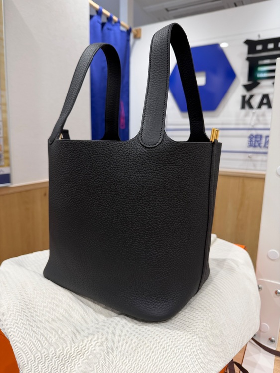 ピコタン　22サイズ　黒色　金金具（ブランドバッグ）の商品画像 - 査定依頼日：2025年11月15日 - 最高査定価格：620,000円