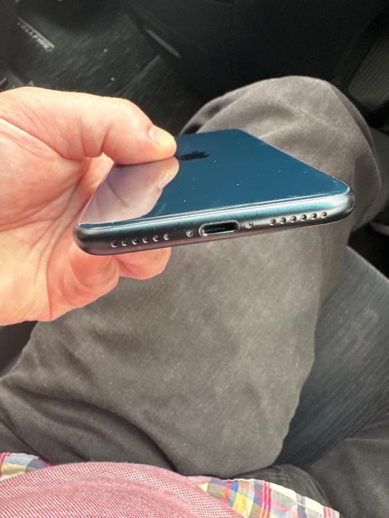 iPhone SE (第 3 世代) 64GB SIMフリー（スマホ）の商品画像 - 査定依頼日：2025年9月20日 - 最高査定価格：19,000円