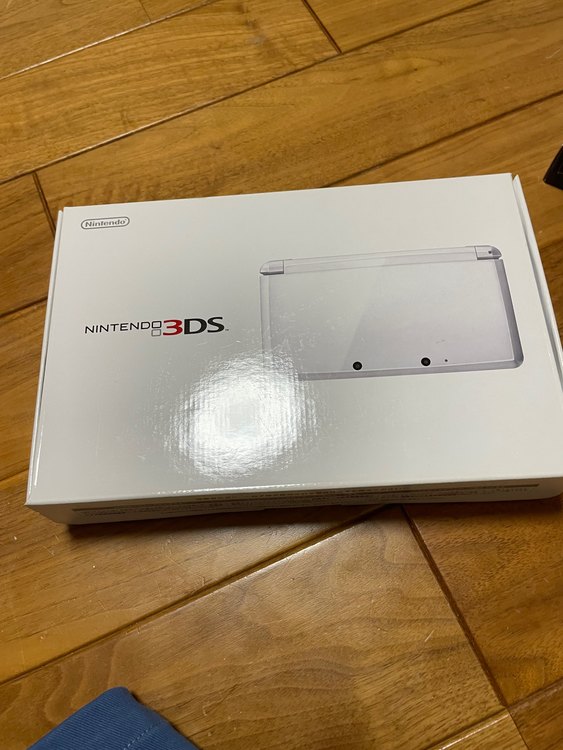 3ds ニンテンドー3ds ピュアホワイト（ゲーム機本体・ゲームソフト）の商品画像 - 査定依頼日：2023年5月11日 - 最高査定価格：4,000円