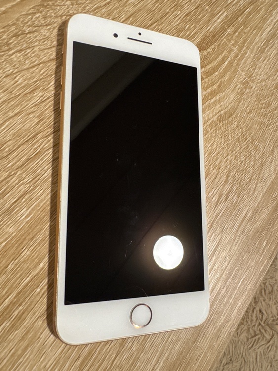 iPhone iPhone8 Plus 256GB au（スマホ）の商品画像 - 査定依頼日：2026年7月31日 - 最高査定価格：4,000円