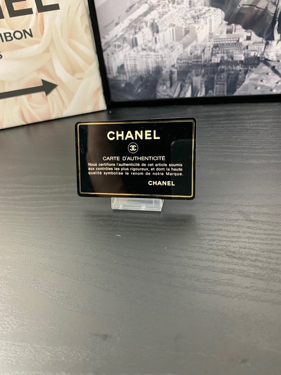 ショルダーバッグ A01165 ダイアナフラップマトラッセ ラムスキン 黒（ブランドバッグ）の商品画像 - 査定依頼日：2022年9月22日 - 最高査定価格：400,000円