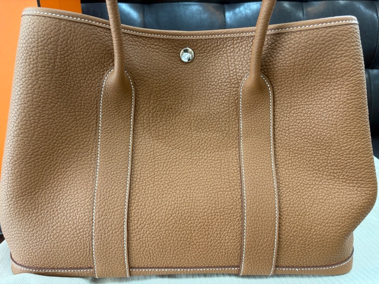 新品エルメスガーデンパーティー30K刻印ゴールド6/23購入品レザー（ブランドバッグ）の商品画像 - 査定依頼日：2025年6月24日 - 最高査定価格：650,000円