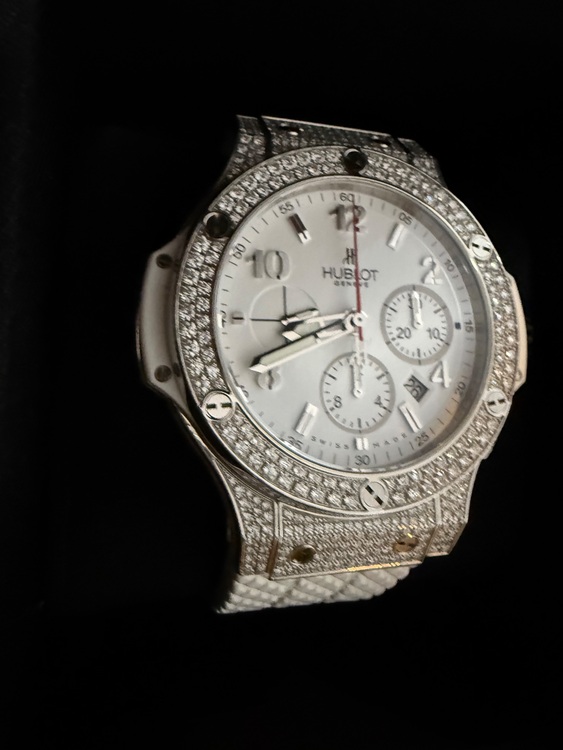 ビッグ・バン スチール ホワイト パヴェ（高級時計）の商品画像 - 査定依頼日：2025年11月5日 - 最高査定価格：1,350,000円