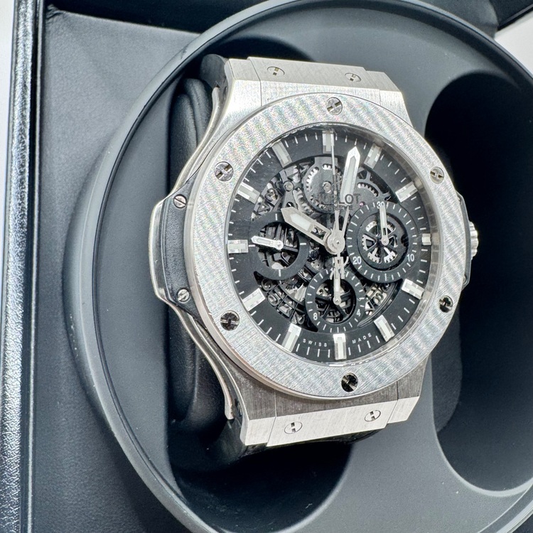 ウブロ　ビッグバン アエロバン スチール（高級時計）の商品画像 - 査定依頼日：2025年6月28日 - 最高査定価格：900,000円