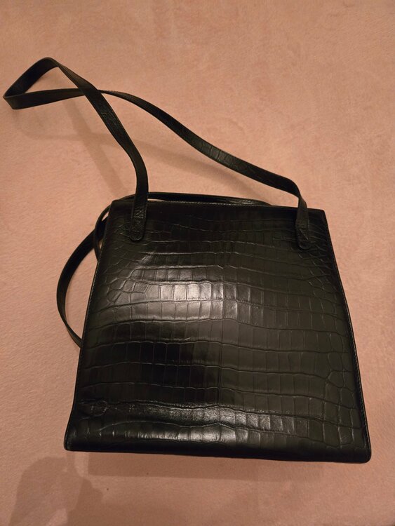 ガンチーニ　クロコ型押し黒（ブランドバッグ）の商品画像 - 査定依頼日：2026年4月7日 - 最高査定価格：10,000円