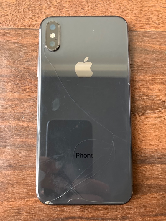 iPhone iPhoneX 256GB au（スマホ）の商品画像 - 査定依頼日：2026年7月31日 - 最高査定価格：4,500円