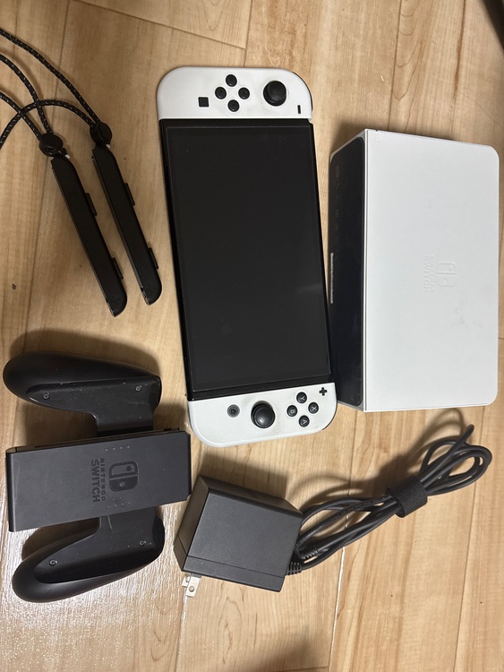 Switch 有機EL（ゲーム機本体・ゲームソフト）の商品画像 - 査定依頼日：2025年10月29日 - 最高査定価格：7,000円