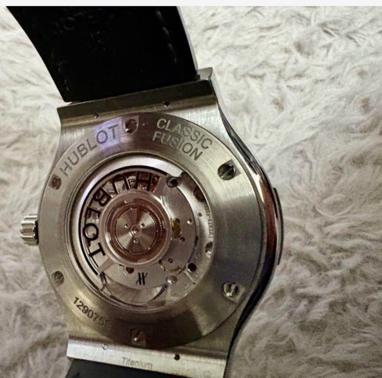 ウブロ HUBLOT クラシックフュージョン チタニウムレーシング 42mm（高級時計）の商品画像 - 査定依頼日：2025年8月16日 - 最高査定価格：600,000円