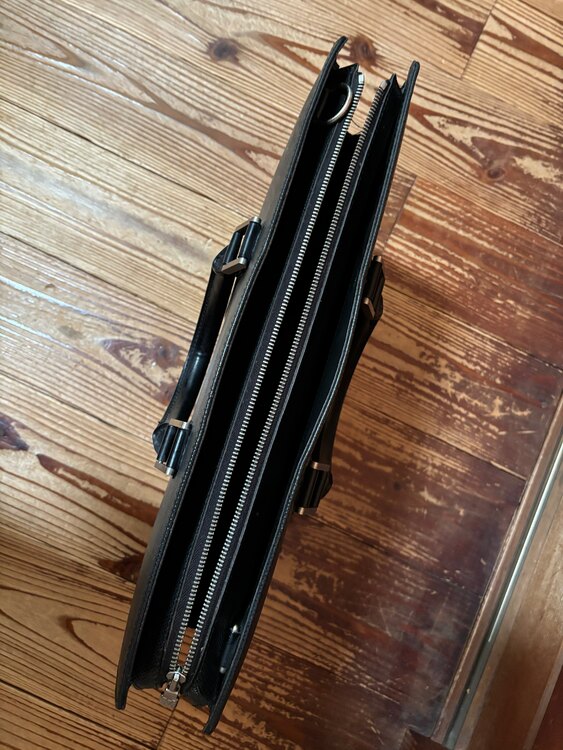 ルイヴィトン タイガ （ブランドバッグ）の商品画像 - 査定依頼日：2025年4月16日 - 最高査定価格：75,000円