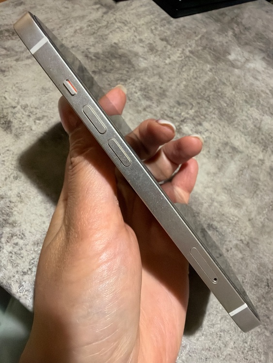 iPhone iPhone 13 128GB SIMフリー（スマホ）の商品画像 - 査定依頼日：2026年9月27日 - 最高査定価格：35,500円