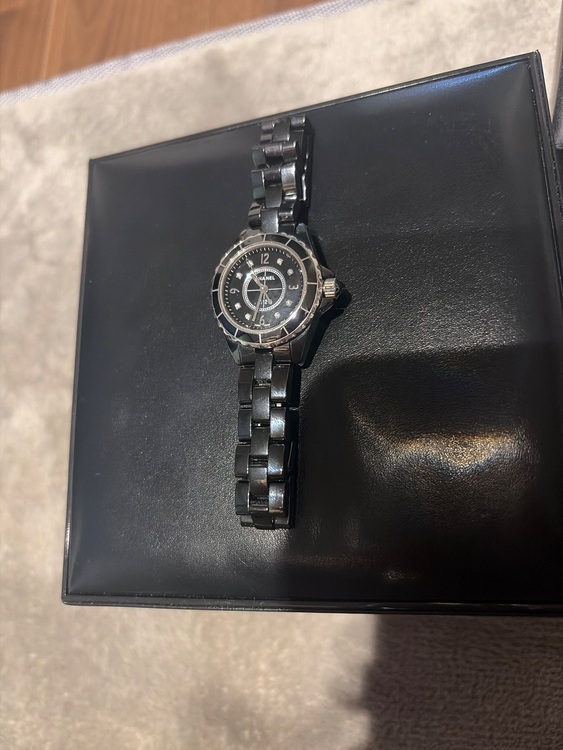 J12 29mm CHANEL（高級時計）の商品画像 - 査定依頼日：2025年10月29日 - 最高査定価格：300,000円