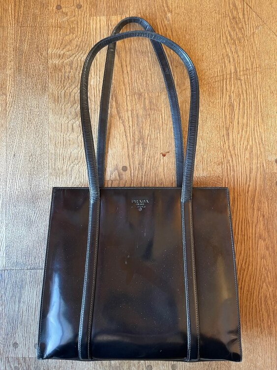 プラダ  （ブランドバッグ）の商品画像 - 査定依頼日：2025年1月8日 - 最高査定価格：8,000円