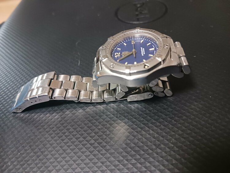 プロフェッショナル200m（高級時計）の商品画像 - 査定依頼日：2026年1月19日 - 最高査定価格：20,000円