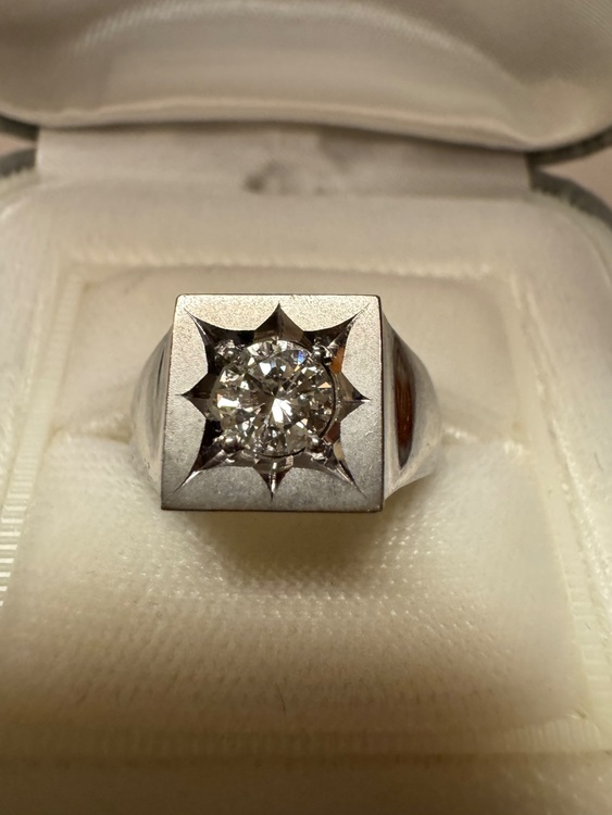 ダイヤモンドリング（宝石）の商品画像 - 査定依頼日：2025年9月22日 - 最高査定価格：2,000,000円