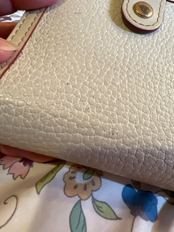 財布（ブランド財布・小物）の商品画像 - 査定依頼日：2026年5月22日 - 最高査定価格：4,000円