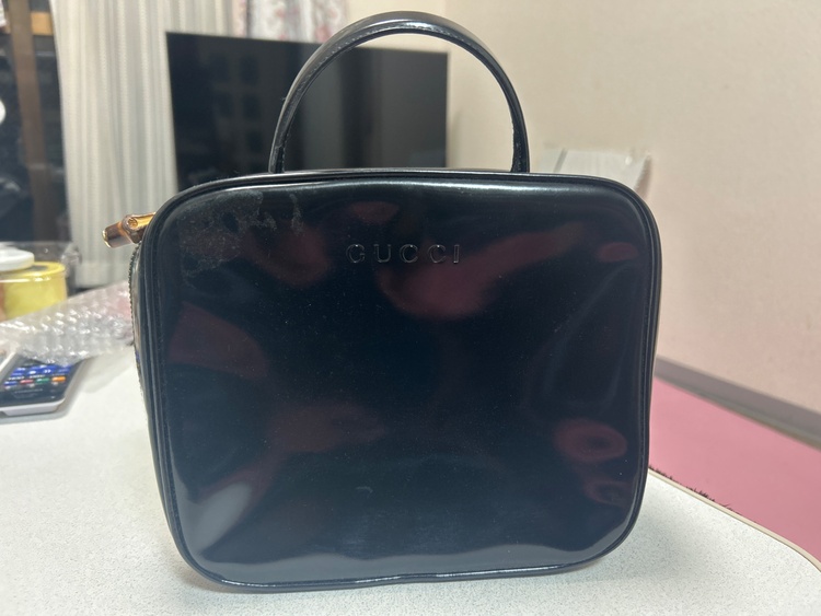 コスメポーチ　黒（ブランドバッグ）の商品画像 - 査定依頼日：2025年12月19日 - 最高査定価格：15,000円