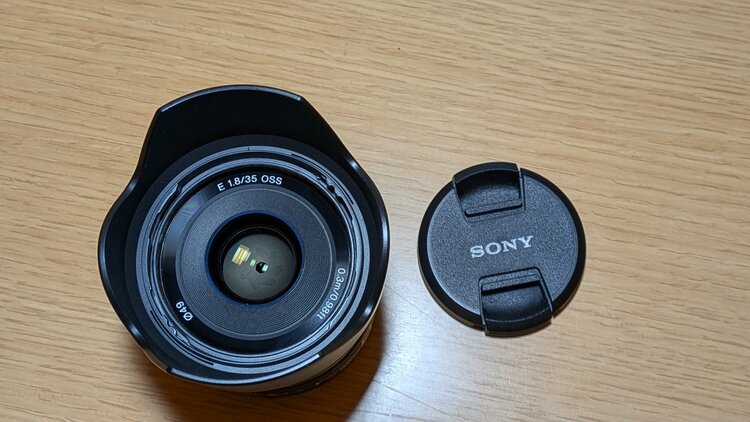 E 35mm F1.8 OSS（カメラ）の商品画像 - 査定依頼日：2026年1月31日 - 最高査定価格：25,000円