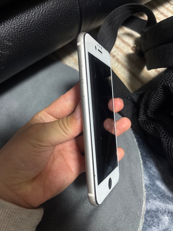 iPhone SE (第 3 世代) 128GB SIMフリー（スマホ）の商品画像 - 査定依頼日：2026年4月5日 - 最高査定価格：18,000円