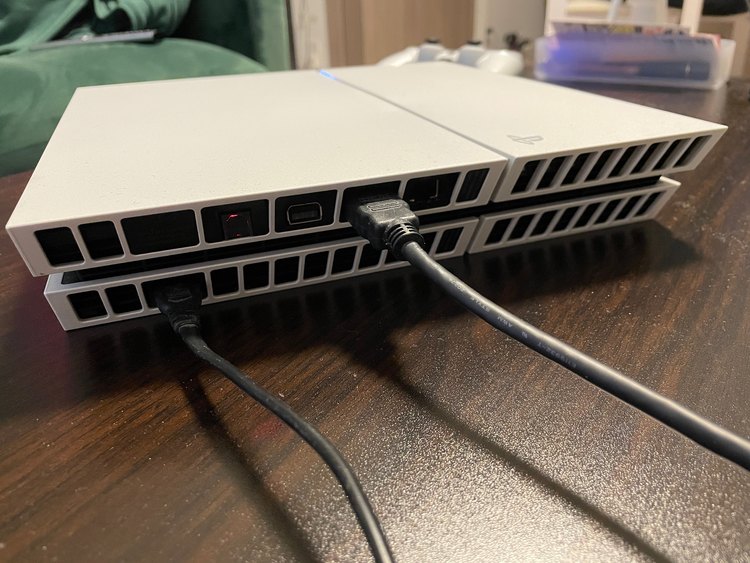 プレイステーション4本体 グレイシャー・ホワイト(HDD 500GB/CUH-1（ゲーム機本体・ゲームソフト）の商品画像 - 査定依頼日：2023年1月3日 - 最高査定価格：10,500円