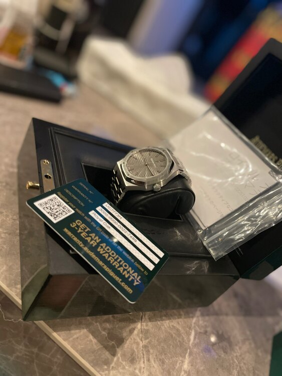 ロイヤルオーク　オートマティック（高級時計）の商品画像 - 査定依頼日：2025年5月11日 - 最高査定価格：4,800,000円