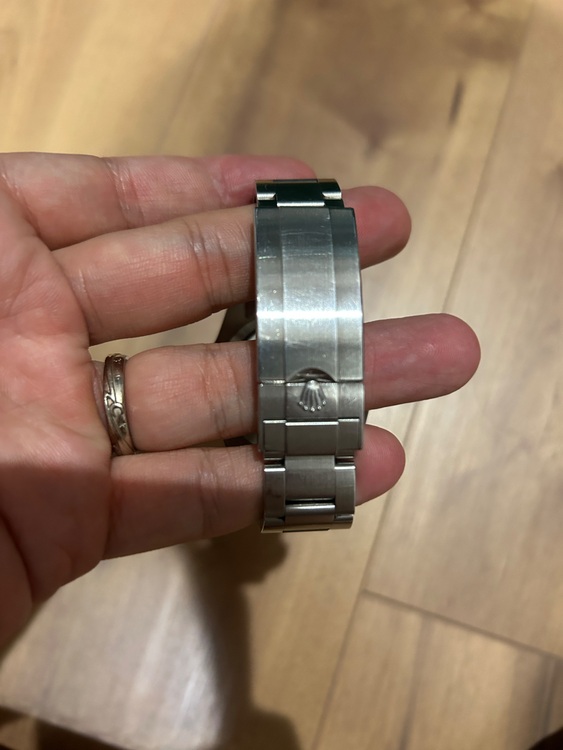 サブマリーナーデイト　黒文字（高級時計）の商品画像 - 査定依頼日：2025年6月4日 - 最高査定価格：1,800,000円