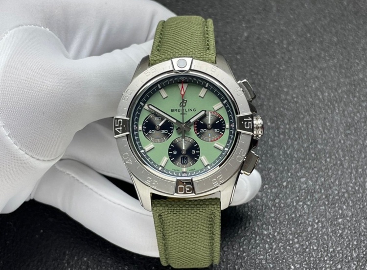 ブライトリング その他 メAB0147101L1X1（高級時計）の商品画像 - 査定依頼日：2025年12月15日 - 最高査定価格：650,000円