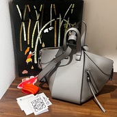 ロエベハンモックスモール（古着・ファッション）の商品画像 - 査定依頼日：2025年6月10日 - 最高査定価格：105,000円