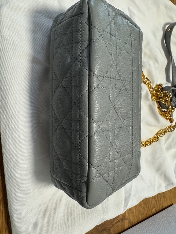 カナージュカロスモール　グレー（ブランドバッグ）の商品画像 - 査定依頼日：2025年7月26日 - 最高査定価格：220,000円