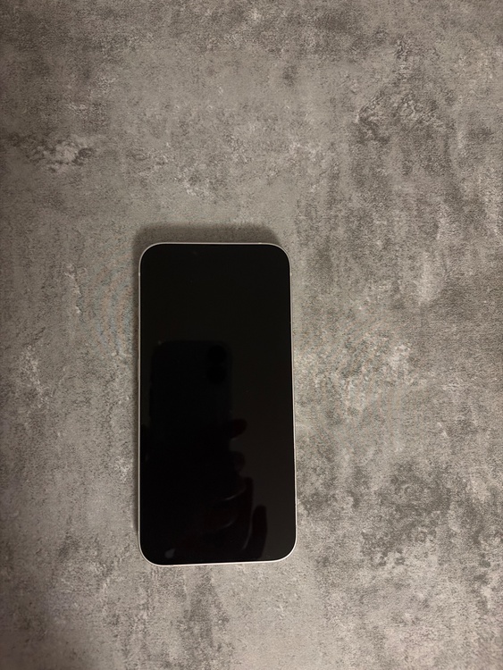 iPhone13 スターライト（スマホ）の商品画像 - 査定依頼日：2026年3月25日 - 最高査定価格：36,000円