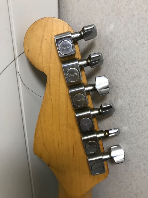 FENDER USA STRATCASTER standerd（ピアノ・楽器・PA機材）の商品画像 - 査定依頼日：2026年6月15日 - 最高査定価格：100,000円