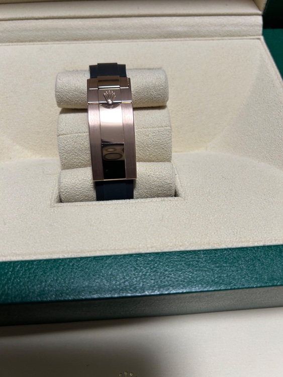 ロレックス デイトナ 126515Lo（高級時計）の商品画像 - 査定依頼日：2025年6月21日 - 最高査定価格：6,450,000円