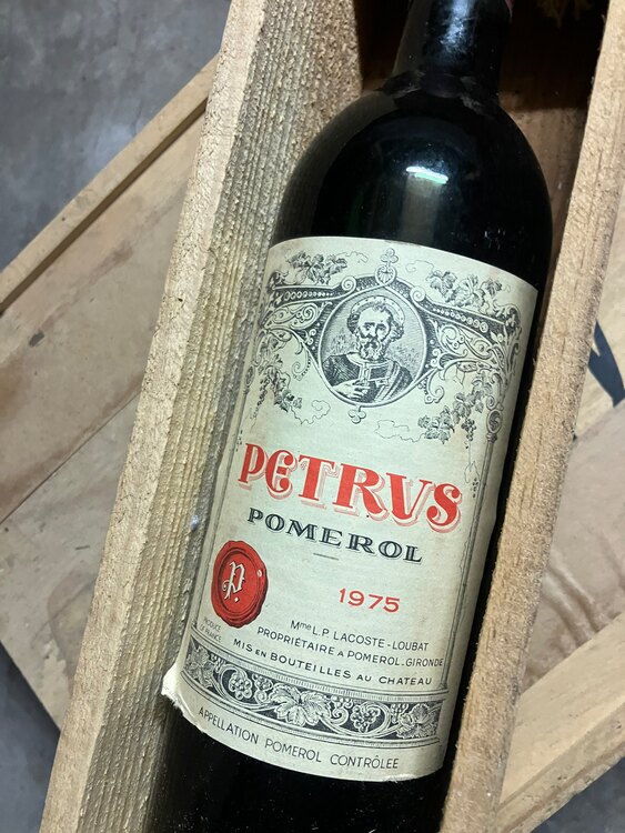 ワイン シャトー・ペトリュス （お酒）の商品画像 - 査定依頼日：2025年3月30日 - 最高査定価格：150,000円