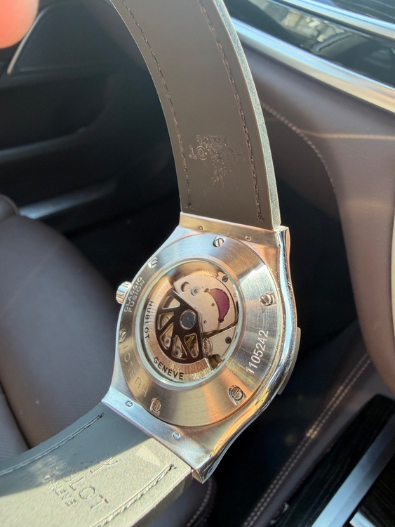 ウブロ クラシックフュージョン 110524（高級時計）の商品画像 - 査定依頼日：2026年3月4日 - 最高査定価格：580,000円