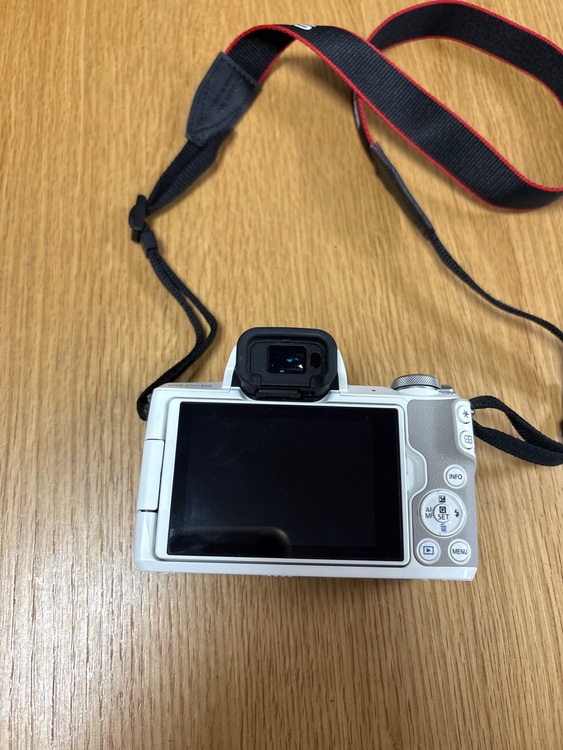 EOS KISSM2（カメラ）の商品画像 - 査定依頼日：2025年10月20日 - 最高査定価格：70,000円