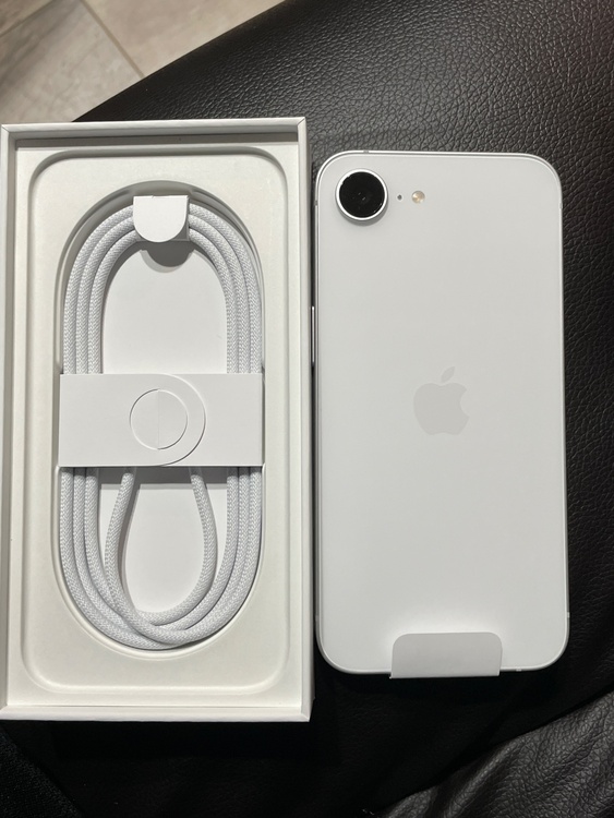 iPhone iPhone 17e 512GB au（スマホ）の商品画像 - 査定依頼日：2026年6月30日 - 最高査定価格：110,000円