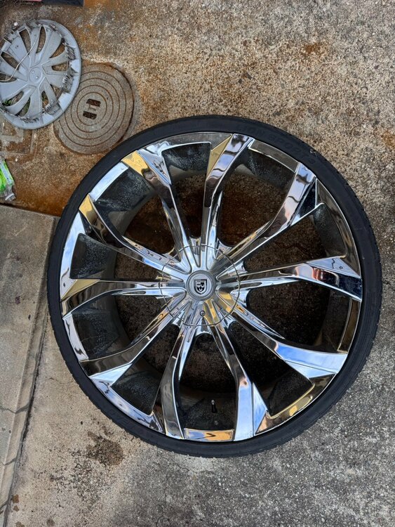 LEXANI　　ホイール（カー用品）の商品画像 - 査定依頼日：2026年4月6日 - 最高査定価格：12,000円