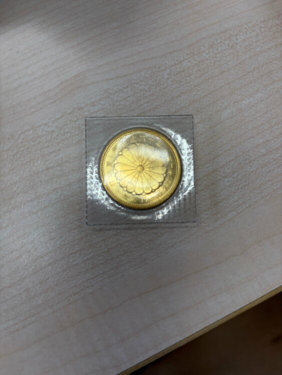 天皇陛下御在位、天皇陛下ご即位記念10万円金貨　ご成婚記念5万円金貨（金・貴金属）の商品画像 - 査定依頼日：2026年8月13日 - 最高査定価格：1,915,000円