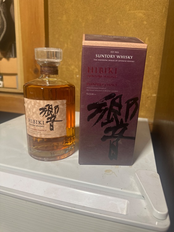 サントリー 響（お酒）の商品画像 - 査定依頼日：2025年8月22日 - 最高査定価格：13,500円