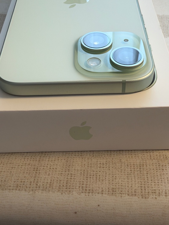 iPhone iPhone 15 128GB SIMフリー（スマホ）の商品画像 - 査定依頼日：2026年9月23日 - 最高査定価格：64,000円