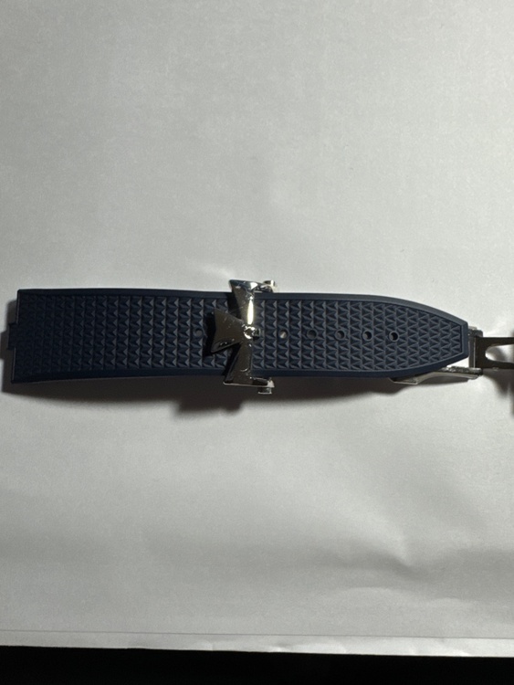 ヴァシュロン コンスタンタン オーヴァーシーズ 4500V/110V-Ｂ12（高級時計）の商品画像 - 査定依頼日：2025年12月6日 - 最高査定価格：3,450,000円