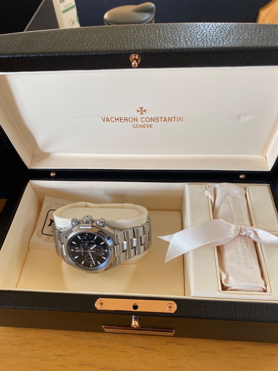 ヴァシュロン コンスタンタン オーヴァーシーズ 49150b01a-909（高級時計）の商品画像 - 査定依頼日：2025年11月17日 - 最高査定価格：2,350,000円
