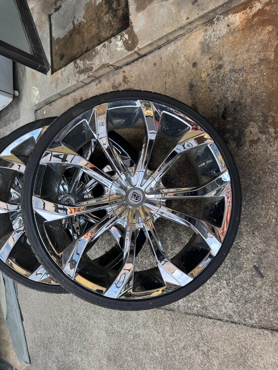 LEXANI　　ホイール（カー用品）の商品画像 - 査定依頼日：2026年4月6日 - 最高査定価格：12,000円