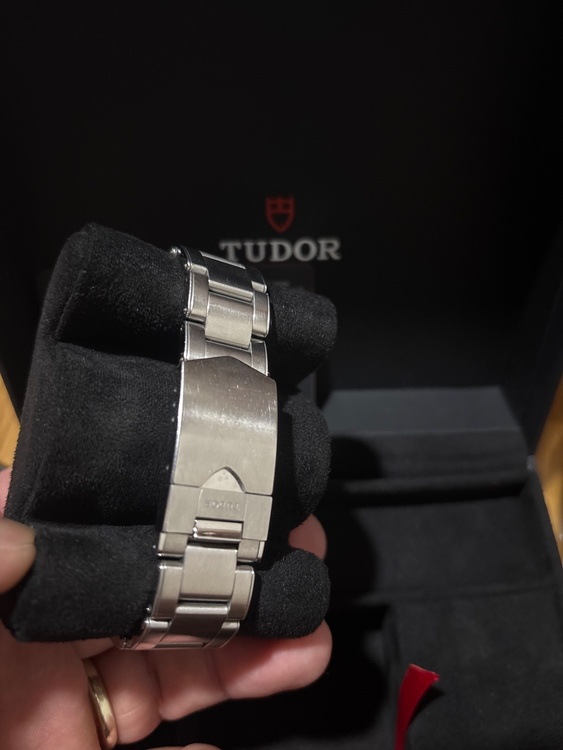 チューダー ブラックベイ 79230b（高級時計）の商品画像 - 査定依頼日：2026年1月21日 - 最高査定価格：500,000円